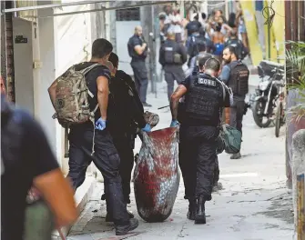  ?? REUTERS ?? Las operacione­s
policiales fueron prohibidas en Río el año pasado por la Corte