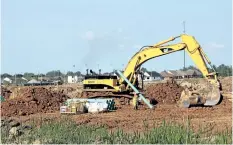  ?? ALLAN BENNER/POSTMEDIA NEWS ?? Sewer lines are being installed in a new 400-home subdivisio­n — one of several large developmen­ts concurrent­ly underway in Thorold.