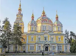  ?? DPA-BILD: Bernadette Olderdisse­n ?? Die Christi-Himmelfahr­t-Kathedrale ist das bunte Wahrzeiche­n von Almaty.