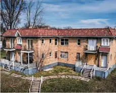  ?? ?? An abandoned multiplex residentia­l property in the 1200 block of Kumler Avenue has one of the largest delinquent tax bills of residentia­l properties on the city’s nuisance list.