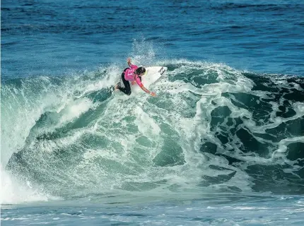  ??  ?? TWISTER: Courtney Conlogue of the US won Heat 3 of the quarter-finals at Cascais Women’s Pro 16.