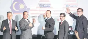  ?? — Bernama photo ?? Mustapa (le ) gives the thumb-ups during the launch of MyPay Digital Financing and Payment e-Wallet. Also seen are (from second le ) Sabri, Ahmad Dasuki, Mohd Muazzam and Fass Payment Solution Sdn Bhd chief executive officer Chris Leong.