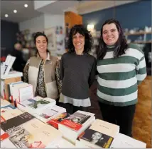  ?? (Photo Frantz Bouton) ?? Les gérantes des Parleuses, Maud et Anouk, et leur salariée, Amandine.