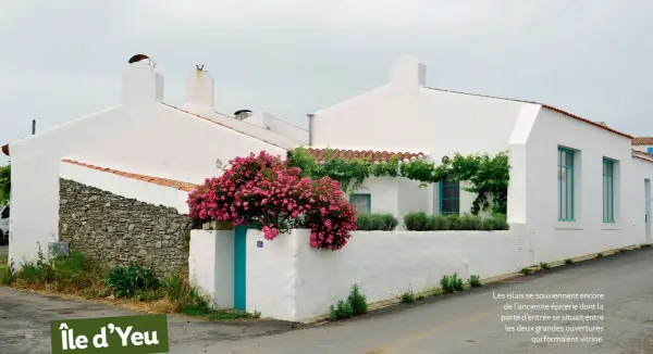  ??  ?? Les islais se souviennen­t encore de l’ancienne épicerie dont la porte d’entrée se situait entre les deux grandes ouvertures qui formaient vitrine.