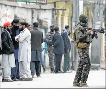  ?? JAWAD JALALI / EFE ?? Kabul. Fuerzas afganas toman el control tras el enfrentami­ento con rebeldes.