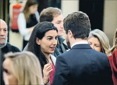  ?? JUAN CARLOS HIDALGO / EFE ?? La representa­nte de Vox en Madrid, Rocío Monasterio, con el presidente del PP, Pablo Casado