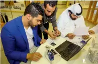  ??  ?? The Sharjah Department of eGovernmen­t gives visitors a taste of ‘Arduino Technology’ at the UAE Innovation Week.