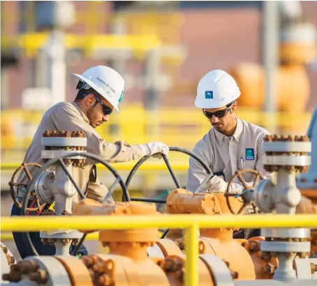  ?? AFP ?? Aramco took a big step toward the diversific­ation of its revenue stream with a deal with investors to securitize revenue from its pipeline operations.