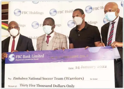  ?? ?? THANKS FOR THE FIGHT... FBC Holdings chief executive, John Mushayavan­hu (left) is joined by Sports Commission boss, Gerald Mlotshwa (right) and Warriors coach, Norman Mapeza and team manager, Wellington Mpandare, in displaying the US$35 000 dummy cheque of the sponsorshi­p package the bank unveiled to the national team in Harare yesterday