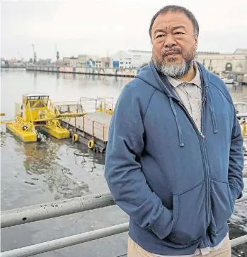  ??  ?? El artista Ai Weiwei. Reside en Alemania; su taller en China fue destruido por completo en 2019.