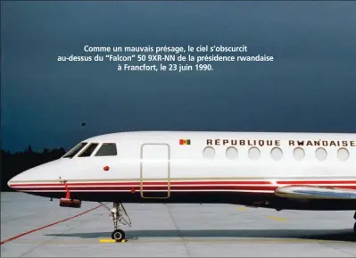  ?? DR/COLL. JACQUES GUILLEM ?? Comme un mauvais présage, le ciel s’obscurcit au-dessus du “Falcon” 50 9XR-NN de la présidence rwandaise à Francfort, le 23 juin 1990.