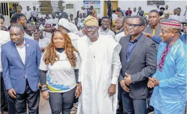  ?? ?? L-R: Commission­er for Informatio­n and Strategy, Gbenga Omotoso; female talking drummer, Aralola Olamuyiwa a.k.a Ara; Lagos State Governor Babajide Sanwo-Olu; commission­er for Youth and Social Developmen­t, Segun Dawodu and special adviser to Lagos State governor on Tourism, Arts and Culture, Barr Femi Martins, during the governor’s meeting with the “Eko Inspire Me” project by Ara, supported by the Lagos government, at the Lagos House, Alausa, Ikeja. PHOTO BY KOLAWOLE ALIU