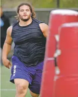  ?? MATT YORK ASSOCIATED PRESS FILE PHOTO ?? Former Washington defensive tackle Elijah Qualls runs drills Feb. 13 in Phoenix for the upcoming NFL combine.