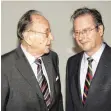  ?? FOTO: IMAGO ?? Klaus Kinkel (rechts) neben seinem „Ziehvater“Hans-Dietrich Genscher.