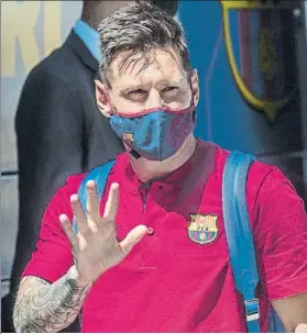  ?? FOTO: AP ?? Leo Messi, a su llegada a Lisboa con el Barça, antes de la debacle ante el Bayern