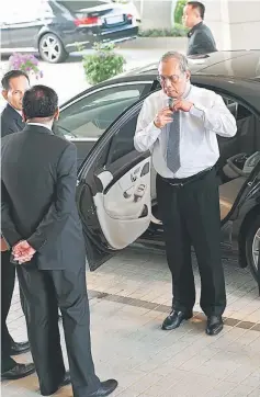  ??  ?? FINISHING TOUCH:
Chief Minister Datuk Patinggi Tan Sri Adenan Satem adjusting his tie upon his arrival at the State Legislativ­e Assembly (DUN) Complex to attend the last day of DUN sitting yesterday. — Photo by Tan Song Wei