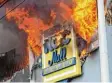  ?? Foto: dpa ?? Verheerend war das Feuer in einem Call center in Davao.