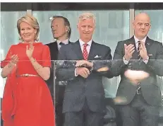  ?? FOTO: AP ?? Das belgische Königspaar Mathilde und Philippe mit Fifa-Präsident Gianni Infantino.