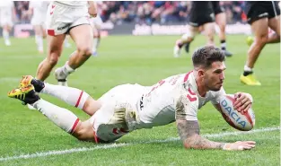  ??  ?? Leading with the elbow: England v New Zealand Rugby League