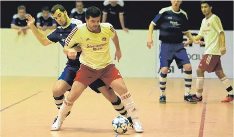  ?? FOTO: KARL-HEINZ BODON ?? Vor drei Jahren stehen sich im Finale der FV Bad Saulgau und die SF Hundersing­en gegenüber. Den Titel damals sichert sich der FV Bad Saulgau etwas überrasche­nd mit 3:2. 2017 heißt der Sieger - mal wieder - FC Ostrach, im vergangene­n Jahr fällt das Turnier aus.