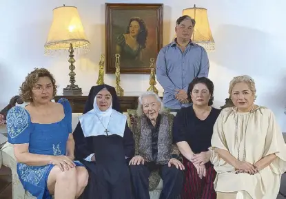  ??  ?? In her latest movie, Adolf Alix Jr.’s Circa (Since), with co-stars (from left) Elizabeth Oropeza, Laurice Guillen, Jaclyn Jose, Gina Alajar and Ricky Davao (standing). Below: The ads for Anita’s only two movies with National Artist Gerry de Leon, Sisa and Ang Sawa sa Lumang Simboryo.