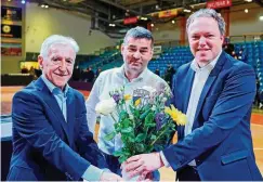  ?? FOTO: TINO ZIPPEL ?? Präsident Klaus Berka, Lars Eberlein von Jenarena und Aufsichtsr­atschef Mario Voigt (von links).