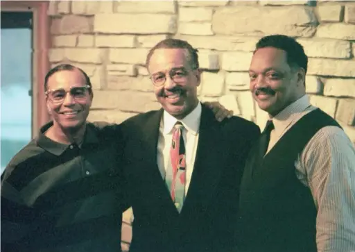  ?? FACEBOOK ?? Attorney Lewis Myers Jr. ( center) represente­d prominent clients including the Rev. Jesse Jackson ( right) and Nation of Islam Minister Louis Farrakhan.