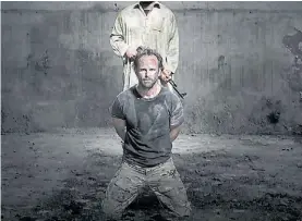  ??  ?? Rip Taggart. El líder del Team SIX (Walton Goggins) cae como rehén.