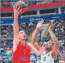  ?? FOTO: EFE ?? De Colo lanza ante Davies