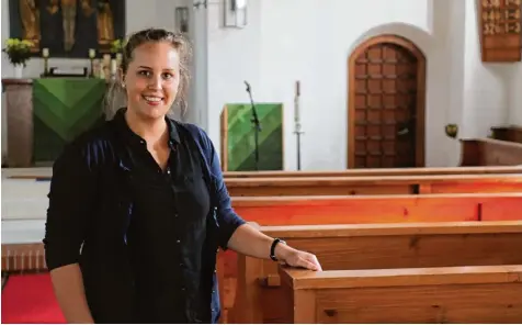  ?? Foto: Philipp Kiehl ?? Marlene Winkler ist seit September neue Jugenddiak­onin in der Kirchengem­einde Aichach Altomünste­r. Die nächsten drei Jahre ihrer Ausbildung ist die Paul Gerhardt Kirche in Aichach ihr zu Hause. In Augsburg organisier­t sie außerdem noch einen...