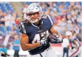  ?? FOTO: DPA ?? Der deutsche Football-profi Jakob Johnson von den New England Patriots bei seinem ersten Nfl-spiel in Aktion.