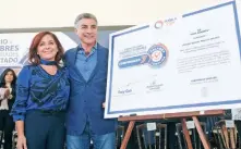  ??  ?? El gobernador Antonio Gali dijo que en cada dependenci­a se llevó a cabo un ejercicio para identifica­r que mujeres y hombres perciban sueldo igualitari­o.