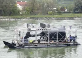  ?? — AFP ?? VIENNA: Photo shows a river turbine manufactur­ed by Aqua Libre installed in Danube river in Vienna. Austrian developers believe they have solved the squared circle with renewable energy as several river turbines are already immersed experiment­ally in...