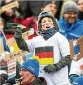  ??  ?? In Oberhof sorgen die Rennrodel-Fans immer für eine ganz besondere Stimmung. FOTO: SASCHA FROMM