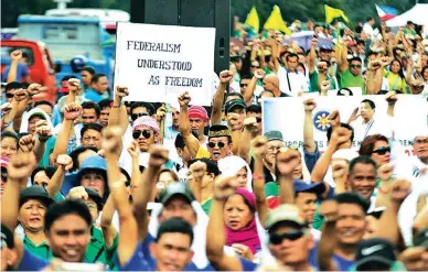  ??  ?? GATHERING SUPPORT – The Duterte administra­tion has stepped up its efforts to introduce amendments to the Constituti­on that will pave the way for a shift to a federalist government. (Jansen Romero)