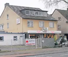  ?? RP-FOTO: PEGGY MENDEL ?? Für das Limper-Café am Kalkweg in Wedau läuft der Mietvertra­g aus. Hier wird künftig ein Café Dobbelstei­n eröffnen.