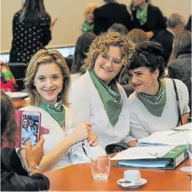  ?? N. GARCÍA ?? Histórico. Anteayer arrancó el debate, con famosas presentes.