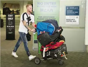  ?? — AP ?? I’m back!: England cricket star Ben Stokes arriving in Christchur­ch, New Zealand, yesterday.