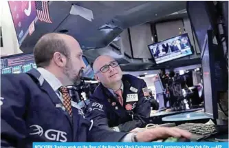  ??  ?? NEW YORK: Traders work on the floor of the New York Stock Exchange (NYSE) yesterday in New York City. —AFP