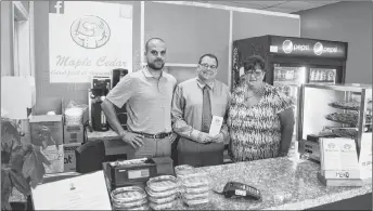  ?? ADAM MACINNIS/THE NEWS ?? Maple Cedar owner Fred Haddad, New Glasgow councillor Frank Proudfoot and Karen MacPhee hope that people wil ome out to Maple Cedar this week and help raise money for Viola's Place, a homeless shelter. The goal is to purchas: he former LifeShelte­r...