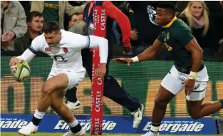  ??  ?? Fast start: Jonny May goes over to score England’s second try