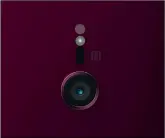  ??  ?? Der Fingerprin­t-Sensor sitzt so nah an der Kamera linse, dass man häufig auf diese tappt.