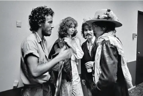  ??  ?? DYLAN AND THE NEW DYLANS
Springstee­n, his girlfriend Karen Darvin, Prine, and Dylan (from left) backstage during Dylan’s Rolling Thunder Revue, 1975.
“Prine’s stuff is pure Proustian existentia­lism,” Dylan said in 2009. “Midwestern mind-trips to the Nth degree.”