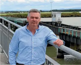  ?? PHOTO: TERESA RAMSEY/STUFF ?? Coromandel MP Scott Simpson believes the old Kopu Bridge needs to be taken down.