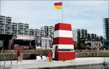  ?? ?? Tryghedsgr­uppen står bag bl.a. Trygfonden, der driver den populaere livreddero­rdning ved danske badestrand­e og havnebade som afbilledet her på Aarhus Ø. Foto: Christian Lykking