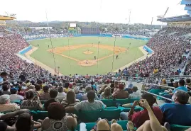  ??  ?? La campaña 2014-15 arrancará en el Cholo García de Mayagüez, estadio donde culminó la pasada temporada ante casa llena.