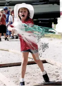  ??  ?? Contestant­s in the cast net contest coil the net’s rope and
grasp the lead line as they prepare to make the throw .