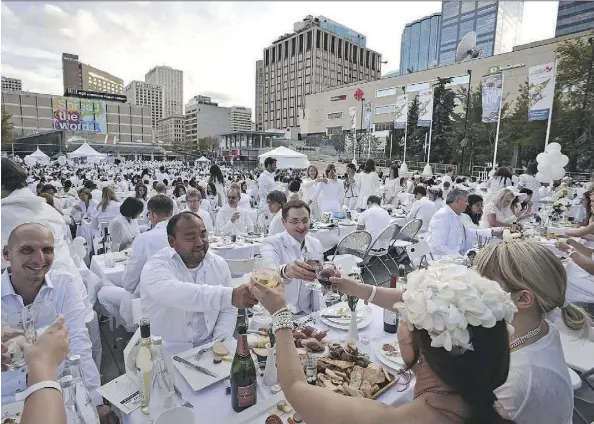  ?? PHOTOS: ED KISEREDMONTON JOURNAL ?? What better way to start the meal than with a toast, as these guests did at last year’s Diner En Blanc