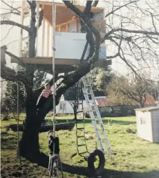  ??  ?? Back in the days of their childhood, our columnist’s sons, John McMartin, 6, and David McMartin, 8, foreground, enjoy their tree fort.