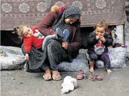  ?? [Reuters / Ibraheem Abu Mustafa] ?? 1,4 Millionen Palästinen­ser sind nach Rafah geflohen.